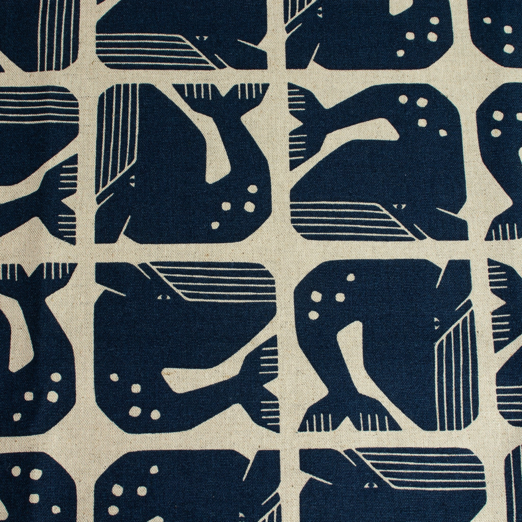 By the Seaside 2 Canvas Grumpy Whale Navy unbleached – Cotton + Steel x Loes van Oosten - Sabinzi - Aus Stoffliebe wird Lieblingsstück