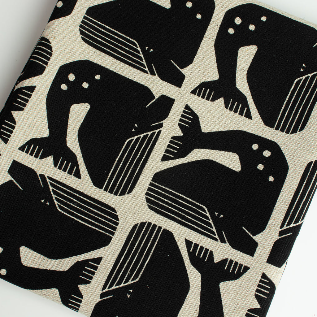 By the Seaside 2 Canvas „Grumpy Whale Night Sky Unbleached“ – Cotton + Steel x Loes van Oosten - Sabinzi - Aus Stoffliebe wird Lieblingsstück