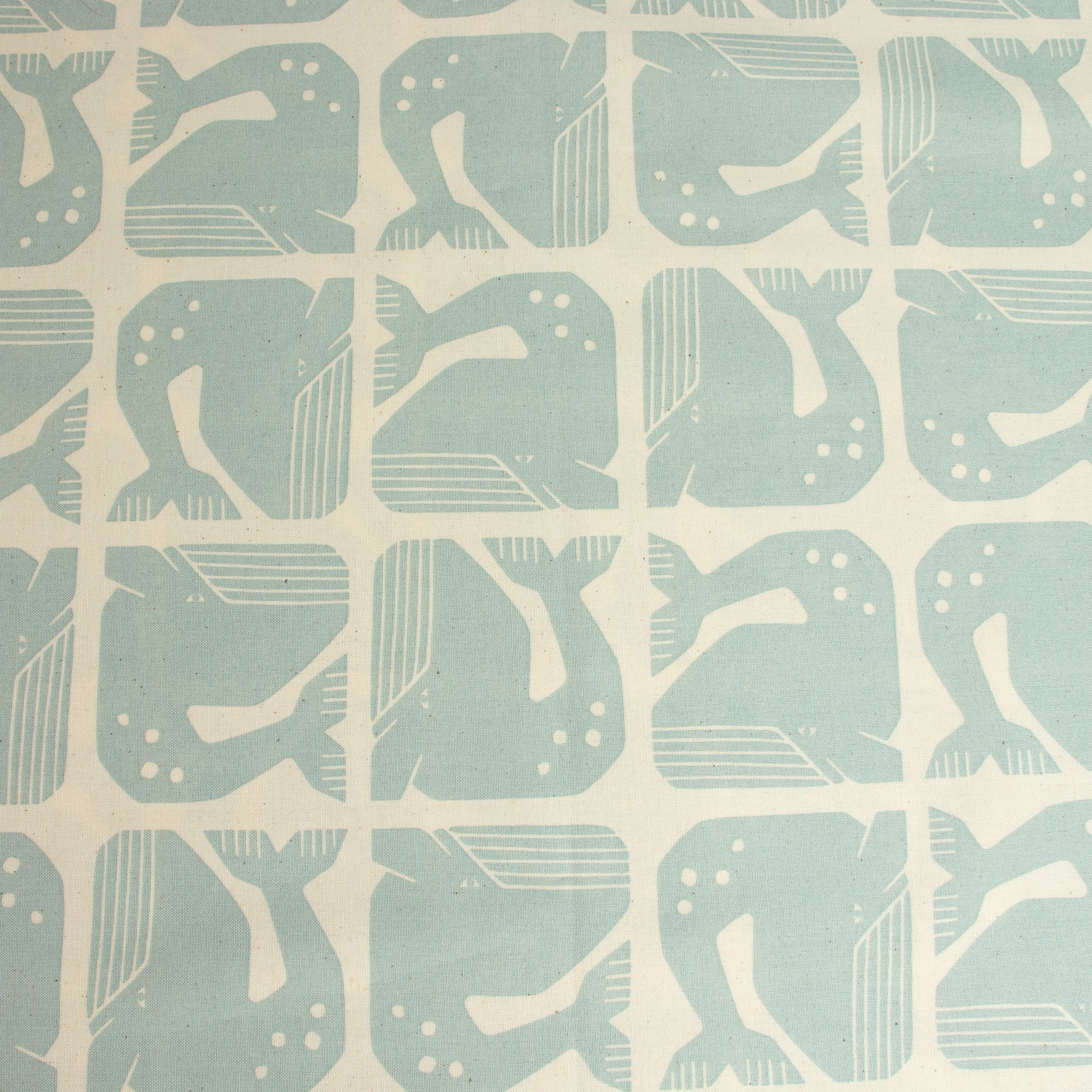 By the Seaside 2 Baumwollstoff „Grumpy Whale Sky Blue Unbleached“ – Cotton + Steel x Loes van Oosten