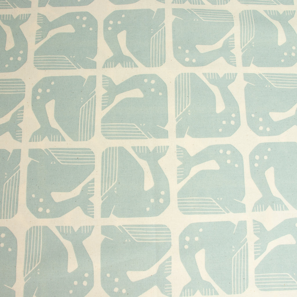 By the Seaside 2 Baumwollstoff „Grumpy Whale Sky Blue Unbleached“ – Cotton + Steel x Loes van Oosten - Sabinzi - Aus Stoffliebe wird Lieblingsstück