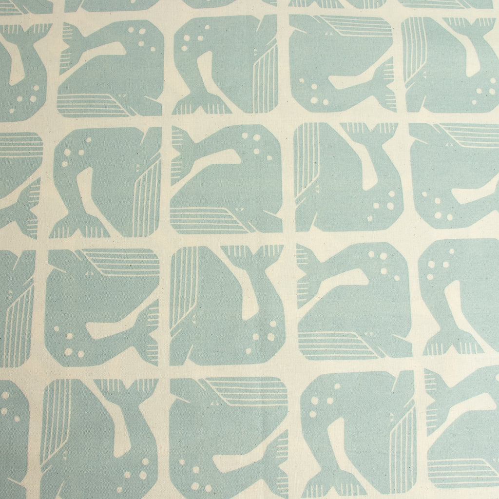 By the Seaside 2 Baumwollstoff „Grumpy Whale Sky Blue Unbleached“ – Cotton + Steel x Loes van Oosten - Sabinzi - Aus Stoffliebe wird Lieblingsstück