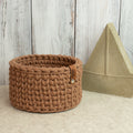 Häkelkorb mit Holzboden „Mocha Mousse“ – Strickstil Ø ca. 16,5 cm - Sabinzi - Aus Stoffliebe wird Lieblingsstück