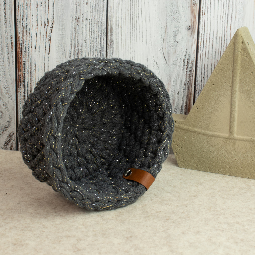 Häkelkorb Gänsefüßchenmuster „Shiny Charcoal“ – Ø ca. 16 cm - Sabinzi - Aus Stoffliebe wird Lieblingsstück