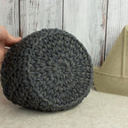 Häkelkorb Gänsefüßchenmuster „Shiny Charcoal“ – Ø ca. 19,5 cm - Sabinzi - Aus Stoffliebe wird Lieblingsstück