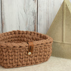 Häkelkorb Herzform mit Holzboden „Mocha Mousse“ – Strickstil ca. 18 cm - Sabinzi - Aus Stoffliebe wird Lieblingsstück