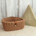 Häkelkorb Herzform mit Holzboden „Mocha Mousse“ – Strickstil ca. 18 cm - Sabinzi - Aus Stoffliebe wird Lieblingsstück