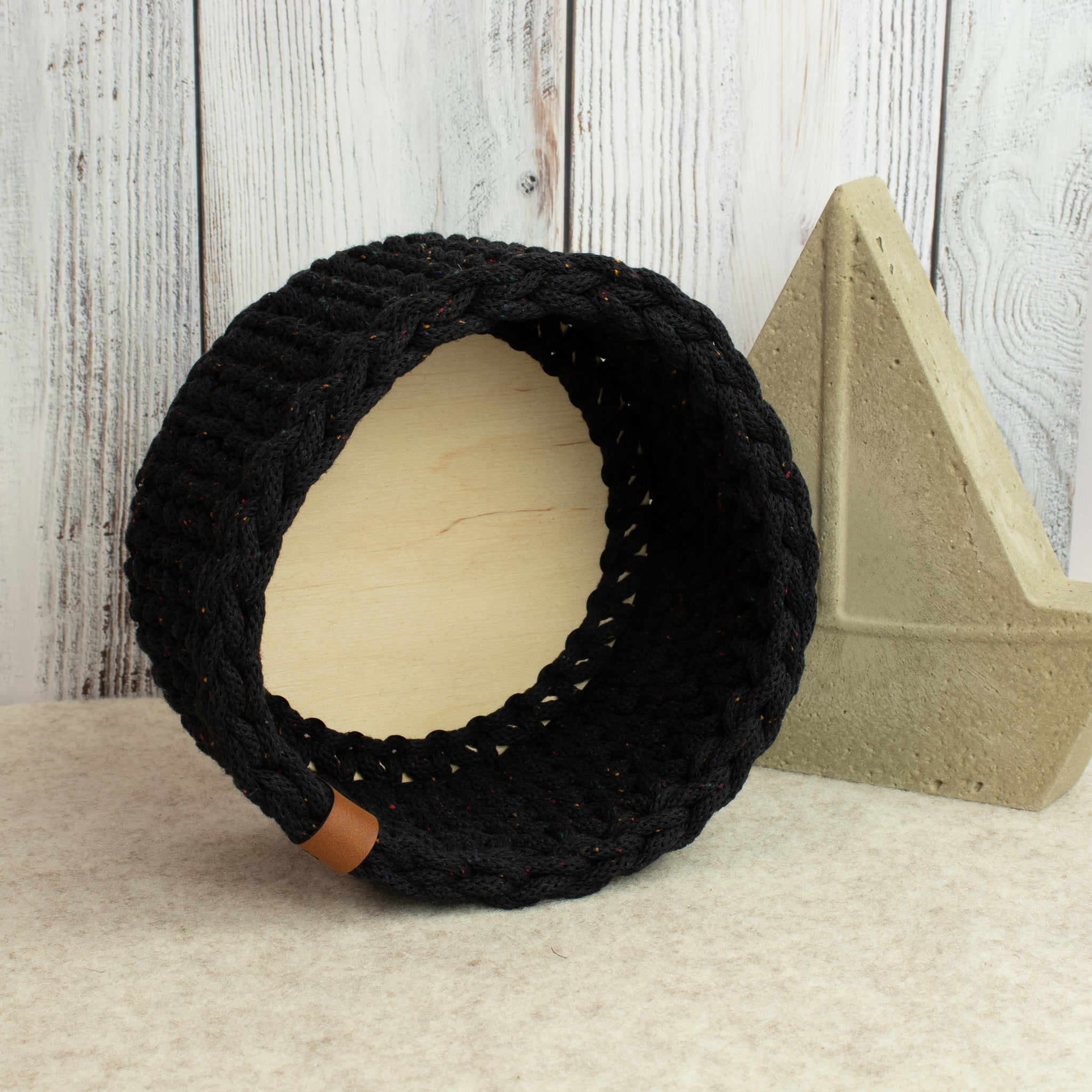 Häkelkorb mit Holzboden „Midnight Dust“ – Strickstil ca. 17 cm