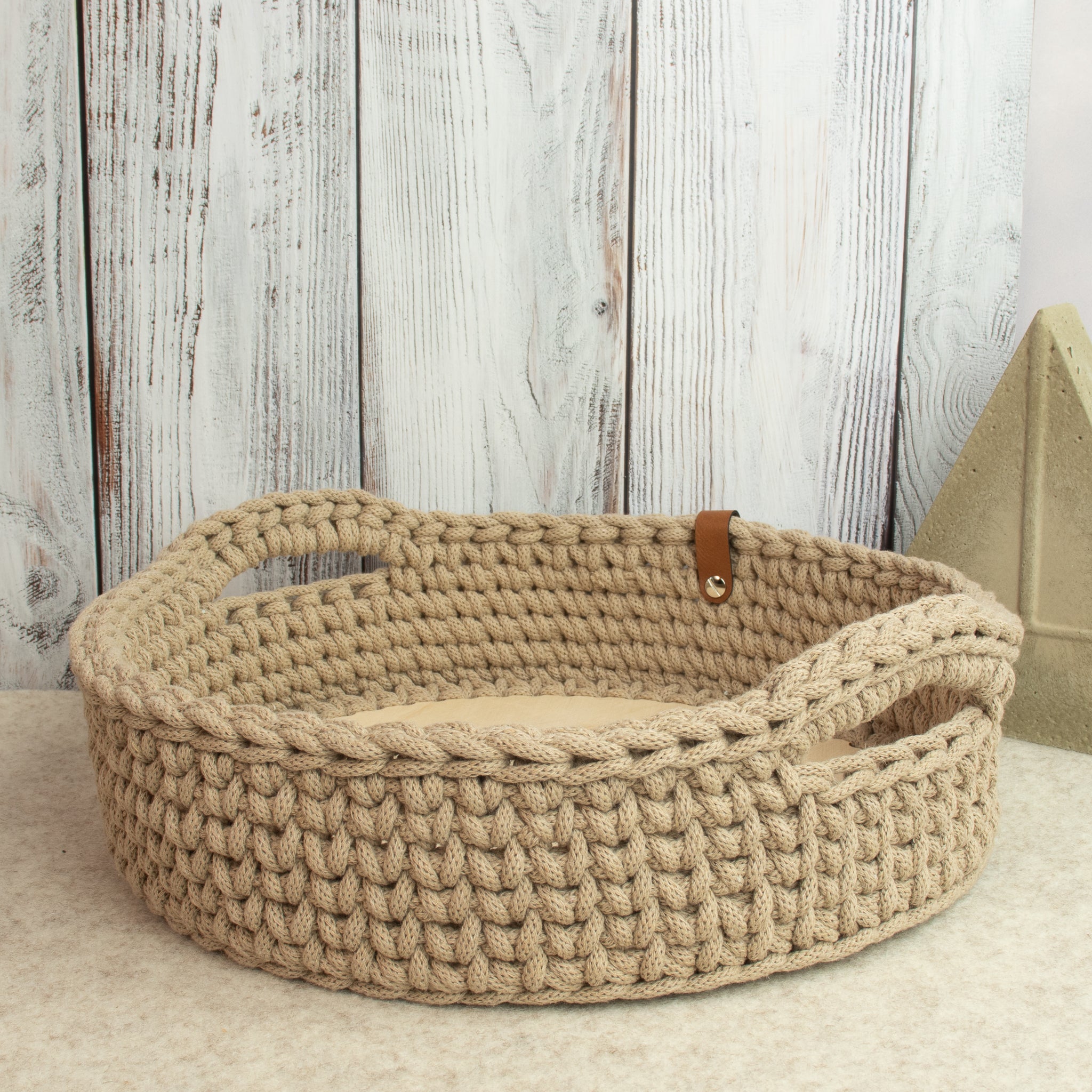 Großer Häkelkorb mit Holzboden & Griffen „Sand“ – Strickstil ca. 34 cm