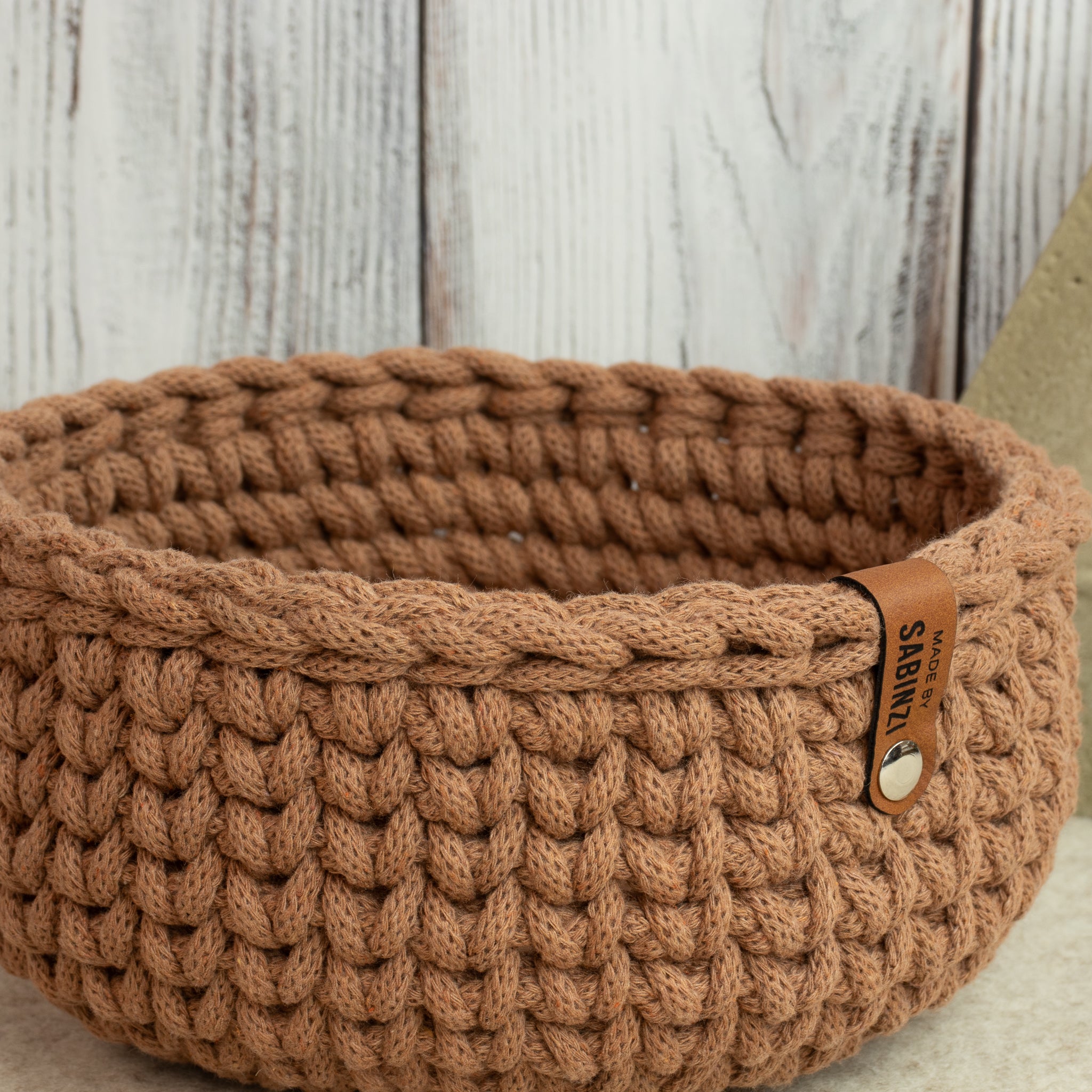 Häkelkorb „Strickstil“ Mocha Mousse – Ø ca. 20 cm