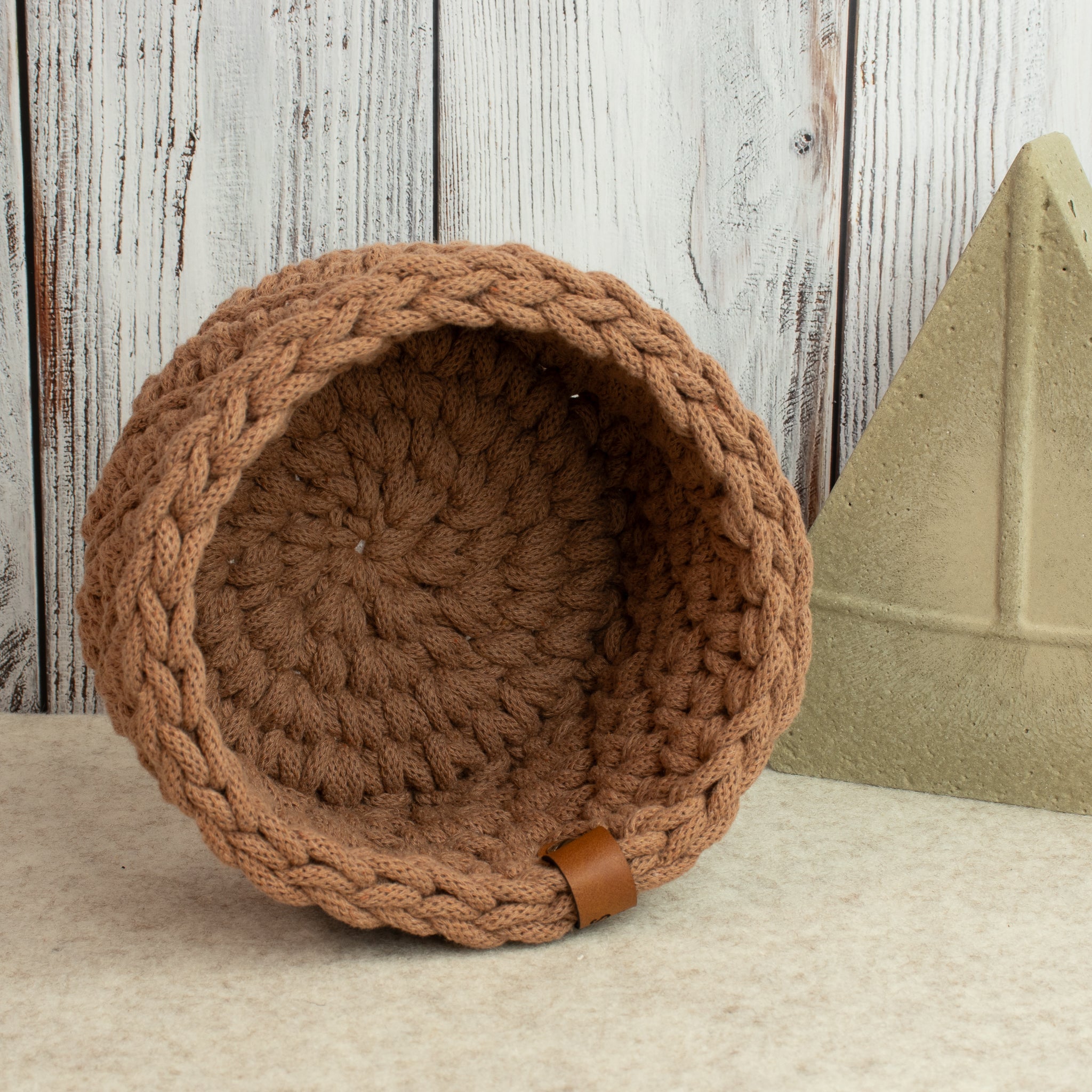 Häkelkorb Gänsefüßchenmuster „Mocha Mousse“ – Ø ca. 16,5 cm