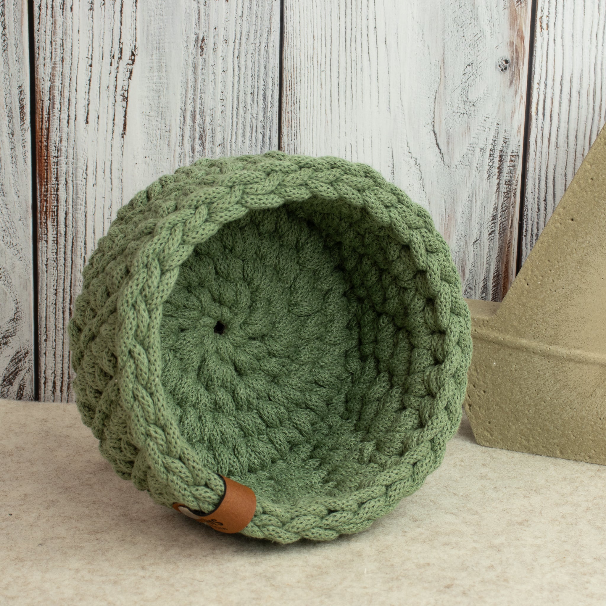Häkelkorb Gänsefüßchenmuster „Eukalyptus“ – Ø ca. 16 cm