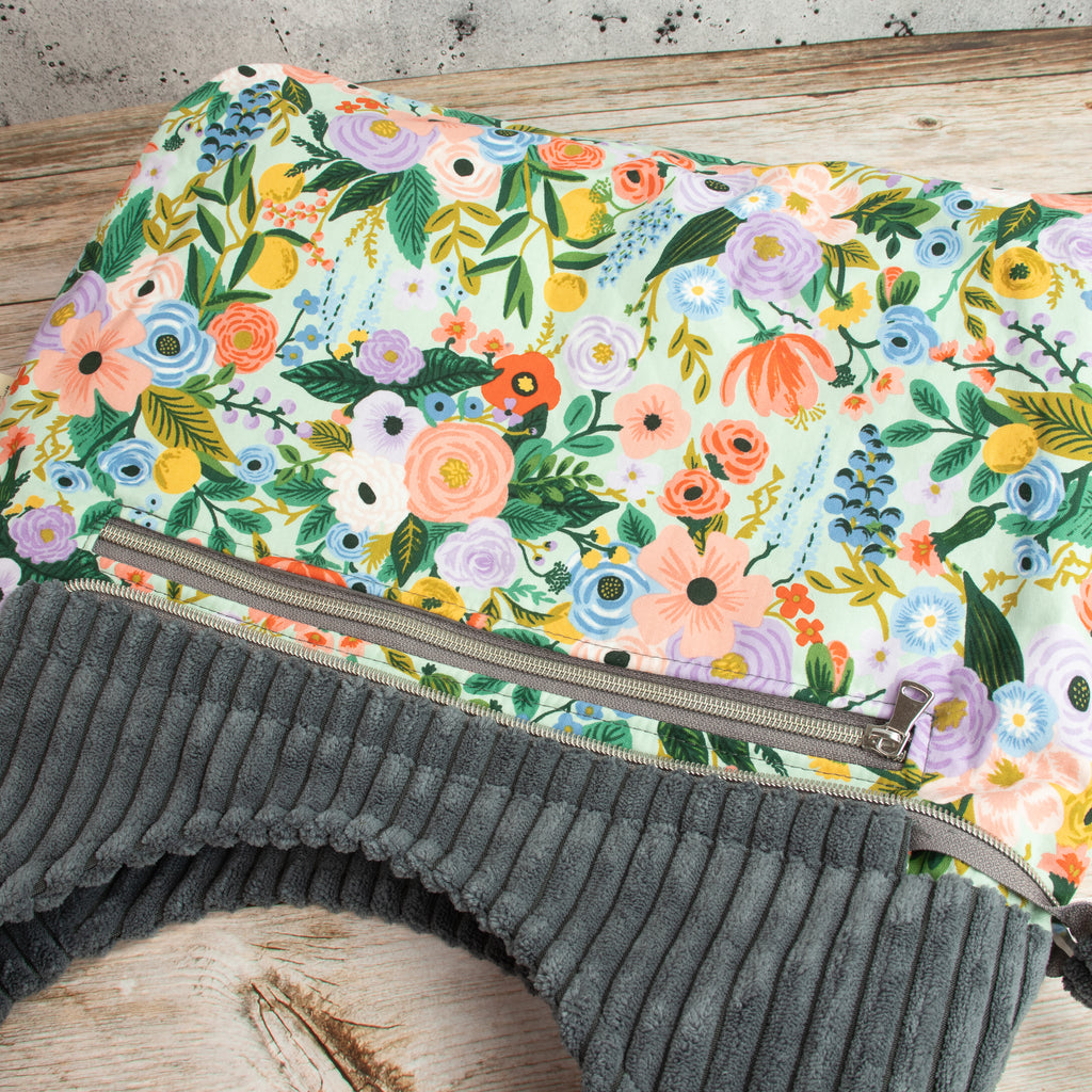 Hobobag aus Cordstoff Zoom – Handgenähte Schultertasche in Grau mit Reißverschluss