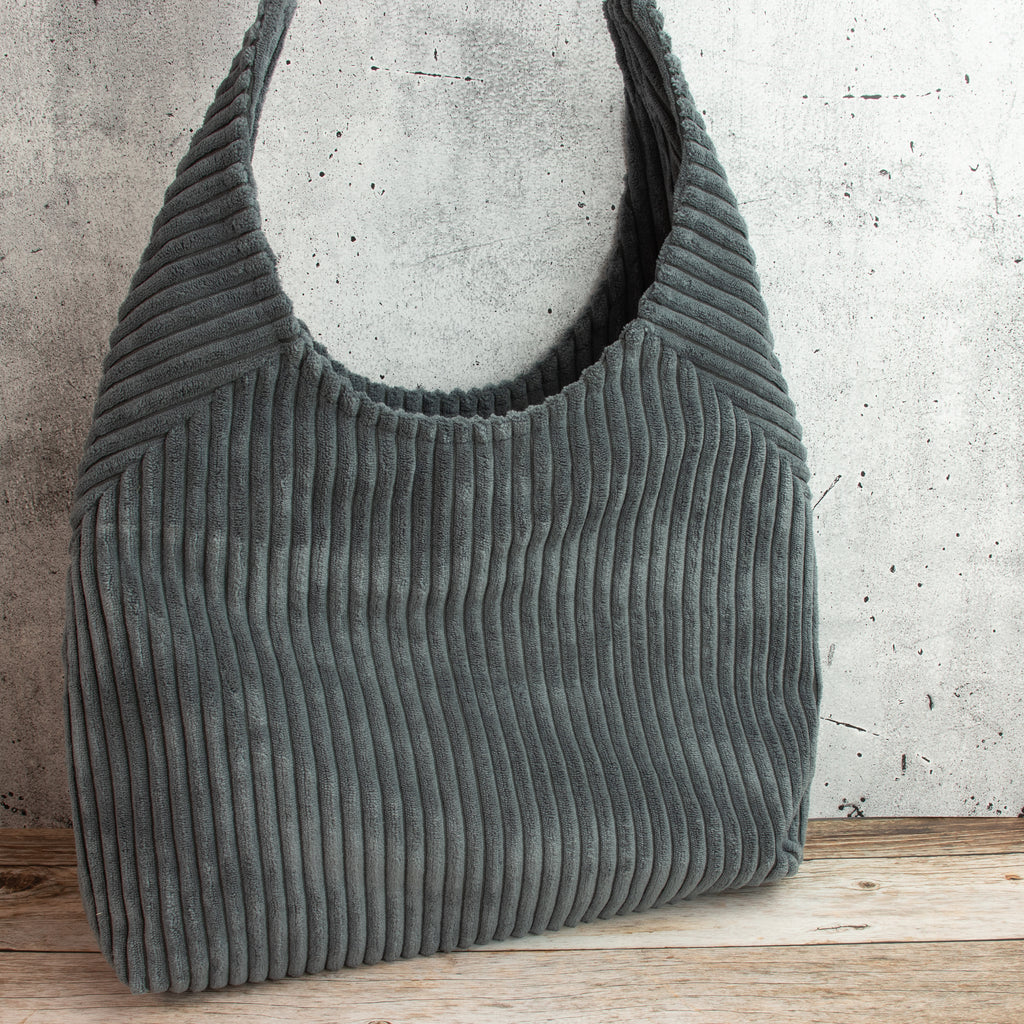 Hobobag aus Cordstoff Zoom – Handgenähte Schultertasche in Grau mit Reißverschluss