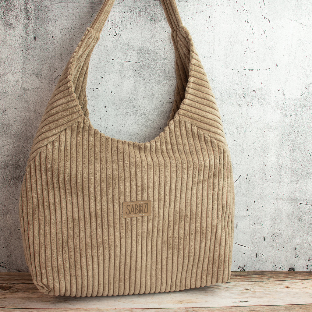 Hobobag aus Cordstoff Zoom – Handgenähte Schultertasche in Taupe mit Reißverschluss
