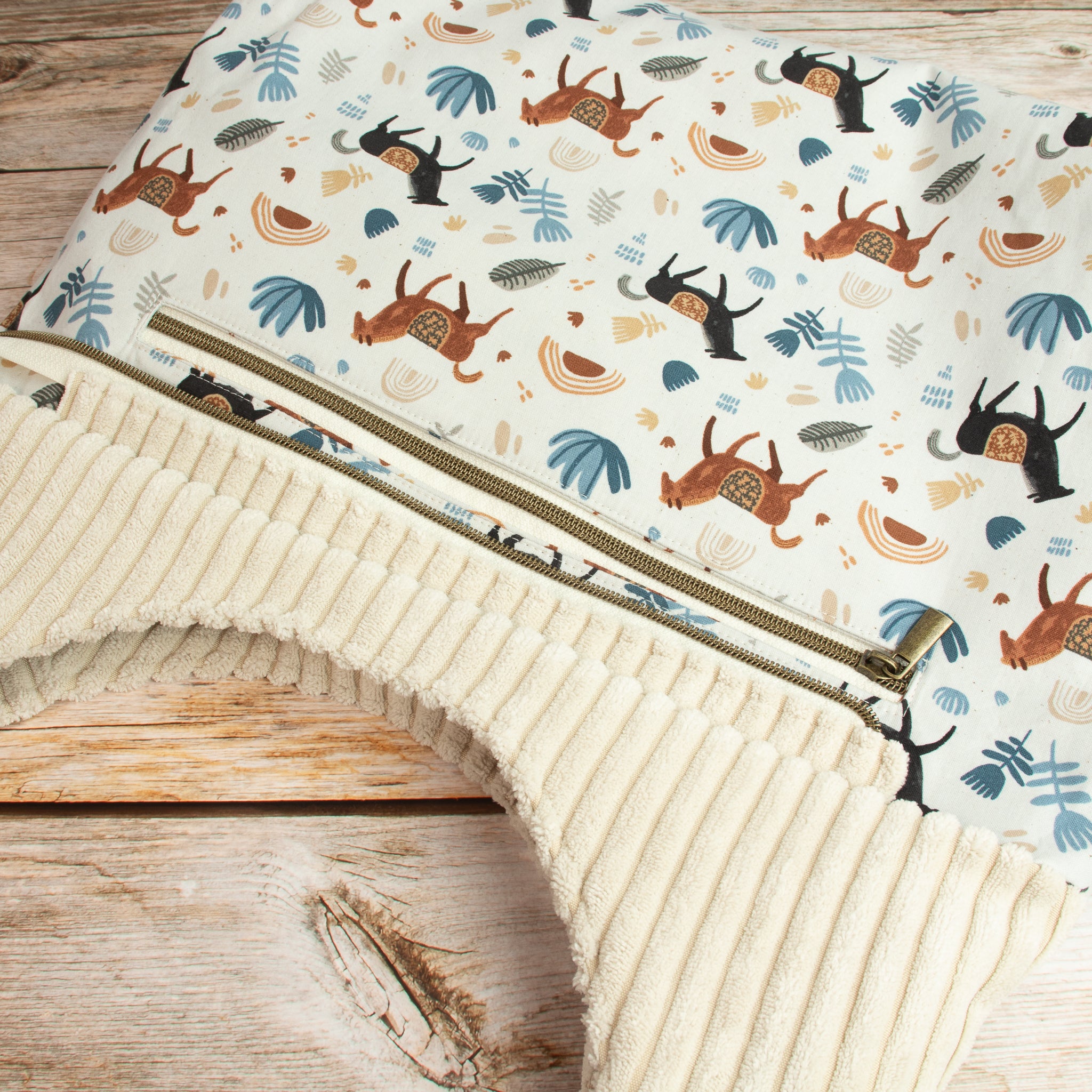 Hobobag aus Cordstoff Zoom – Handgenähte Schultertasche in Creme mit Reißverschluss