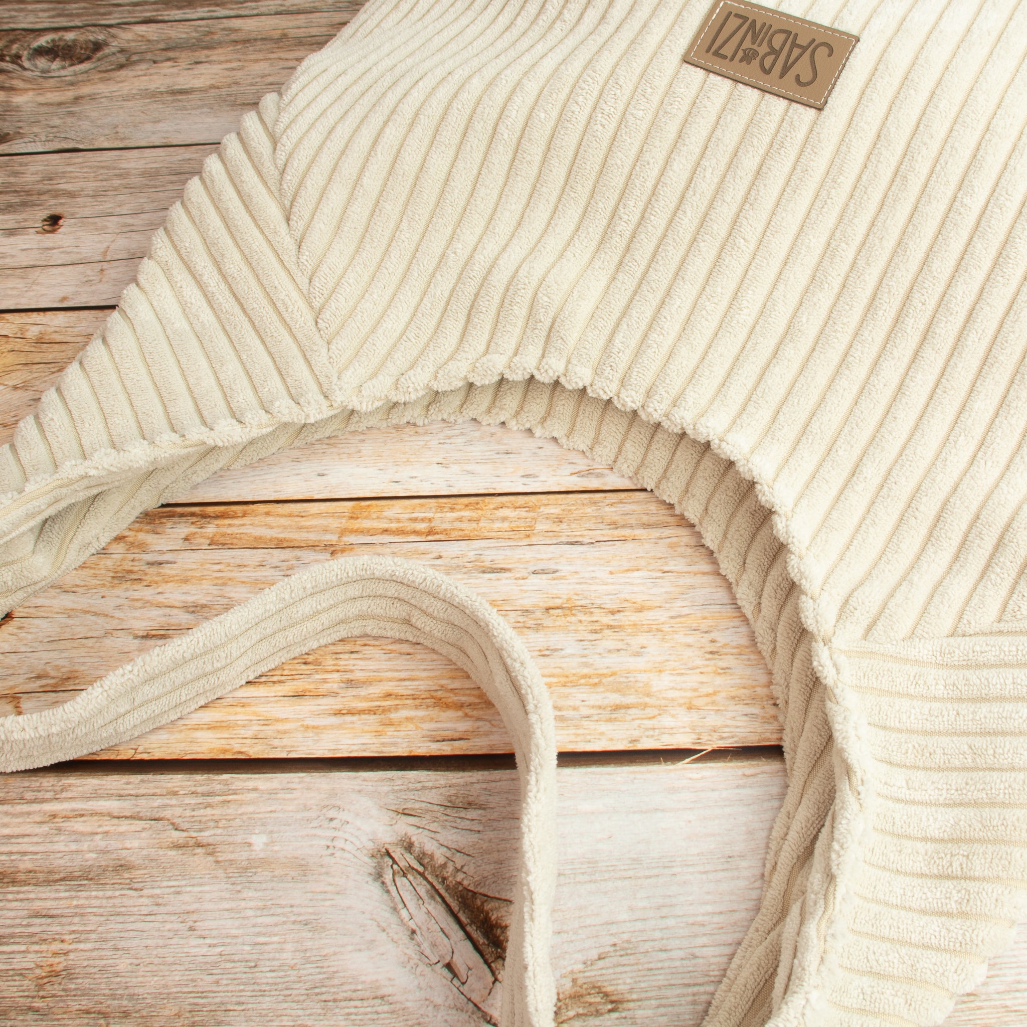 Hobobag aus Cordstoff Zoom – Handgenähte Schultertasche in Creme mit Reißverschluss