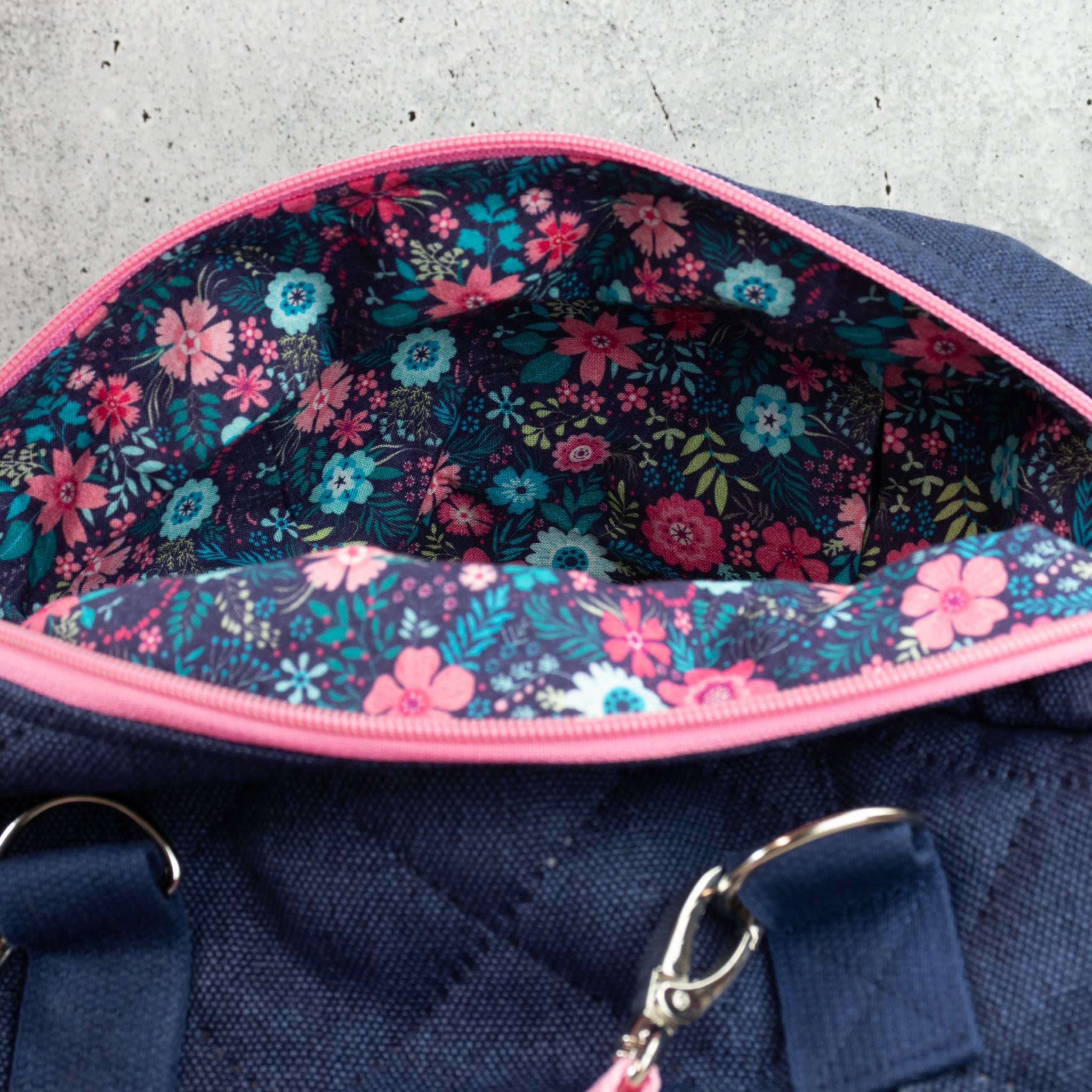 Kugeltasche – praktische Universaltasche mit Blütenstickerei
