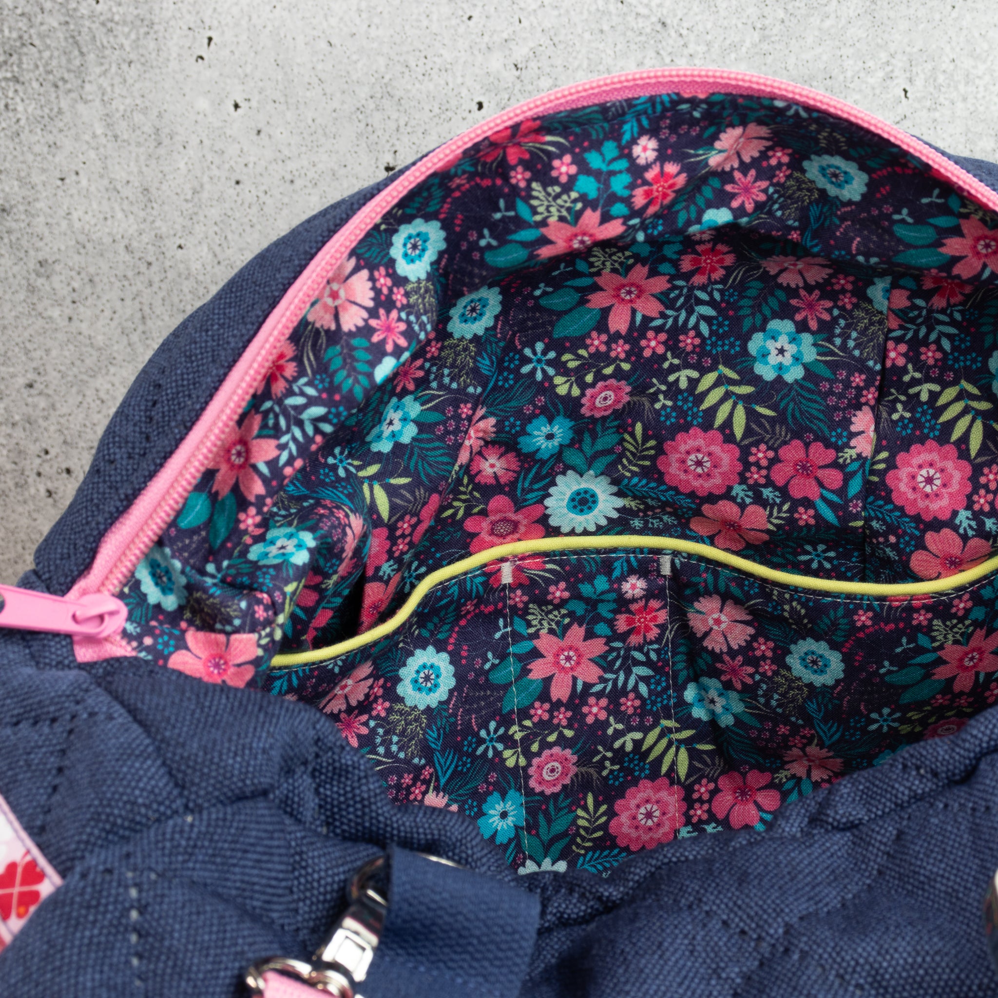 Kugeltasche – praktische Universaltasche mit Blütenstickerei
