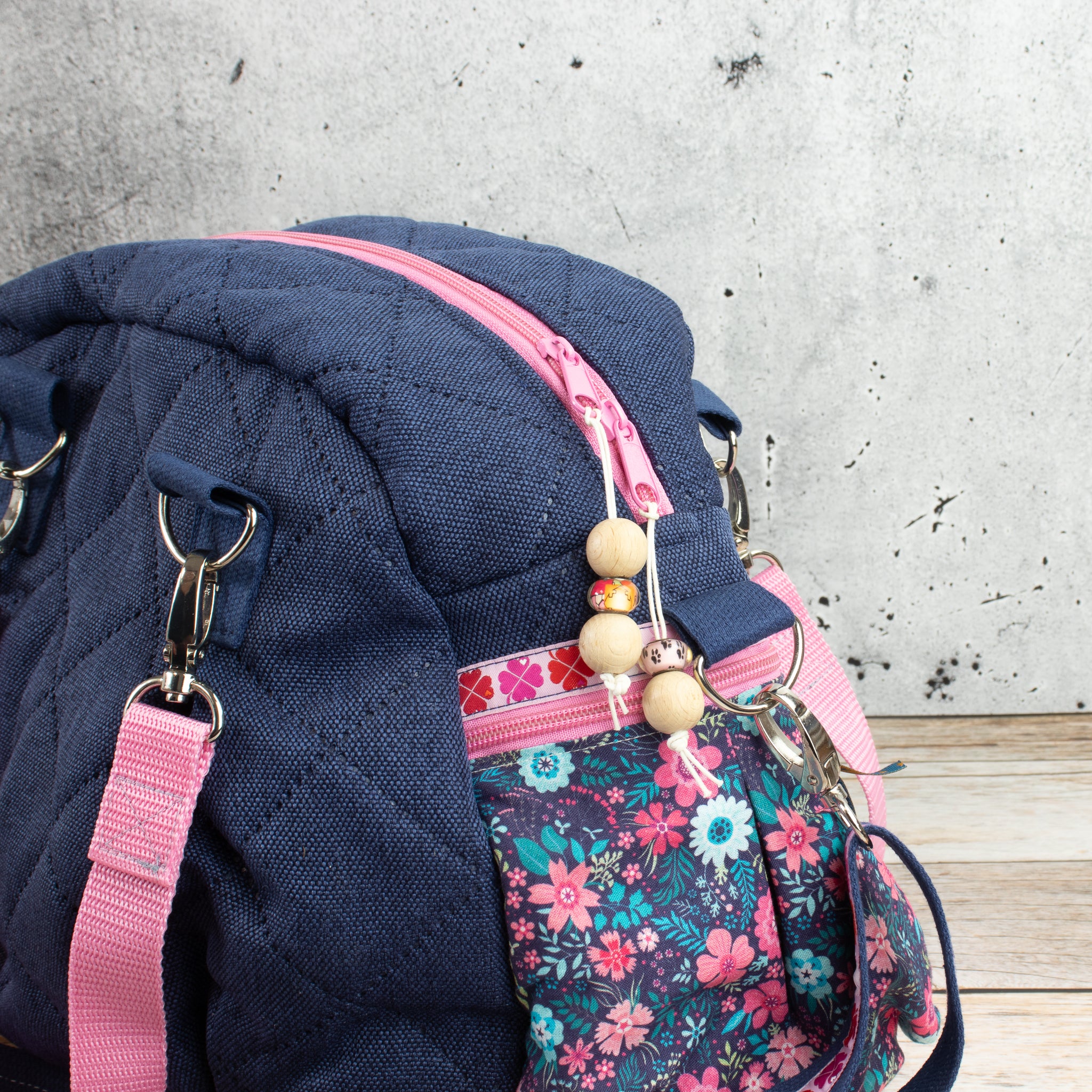 Kugeltasche – praktische Universaltasche mit Blütenstickerei