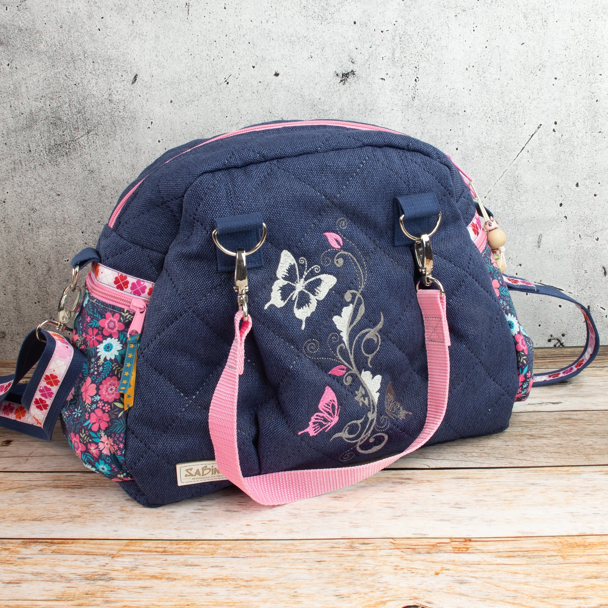 Kugeltasche – praktische Universaltasche mit Blütenstickerei