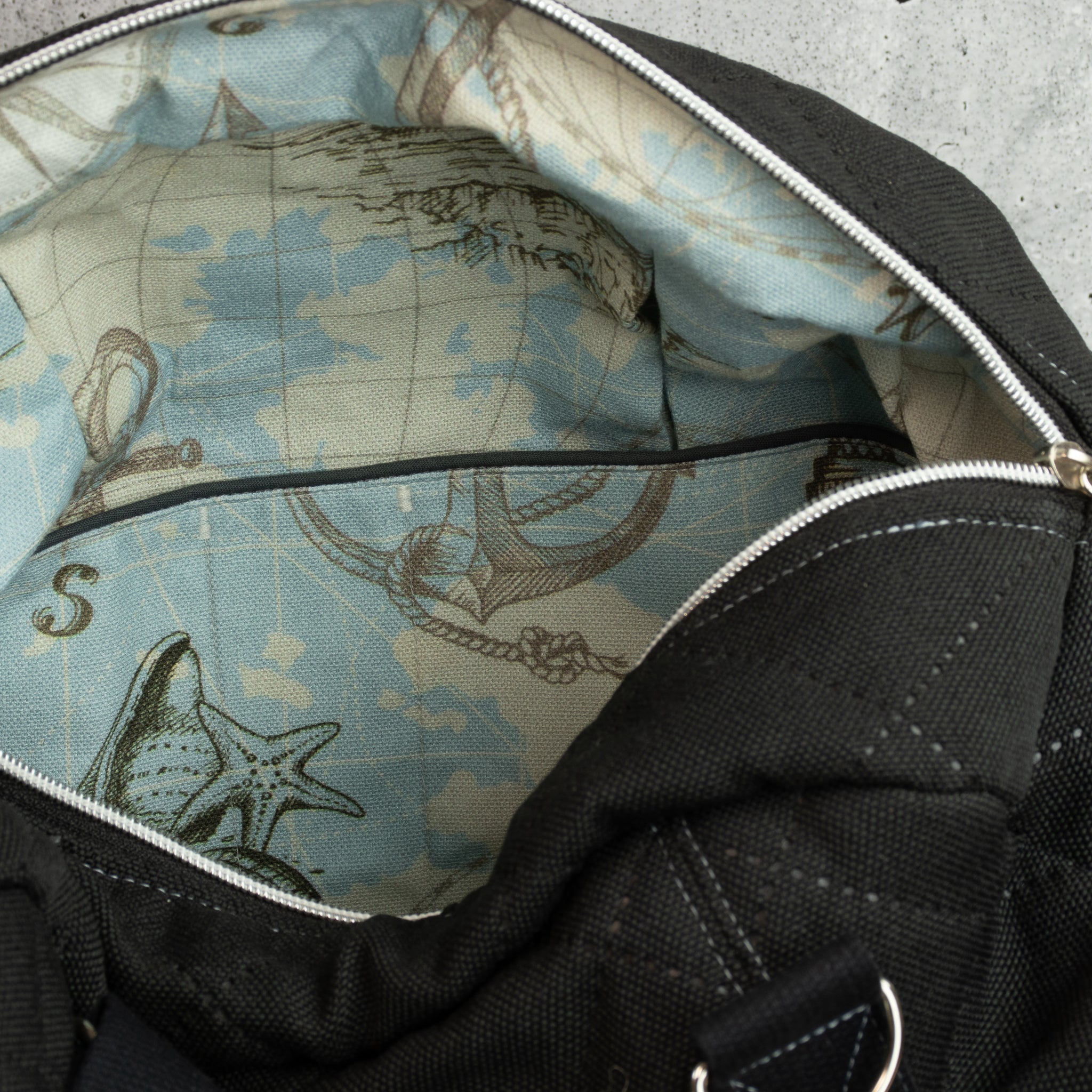 Kugeltasche – praktische Universaltasche mit maritimer Stickerei