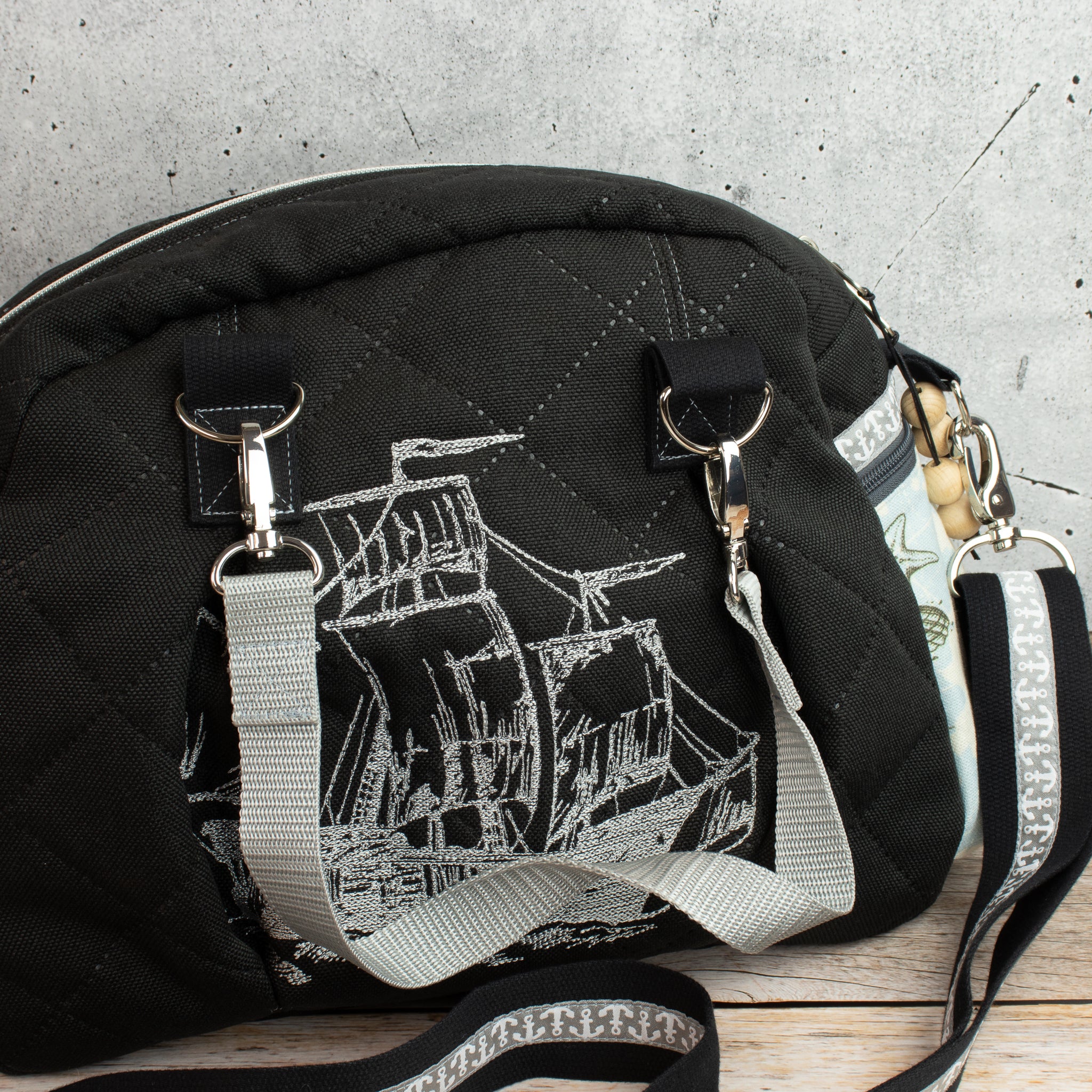 Kugeltasche – praktische Universaltasche mit maritimer Stickerei