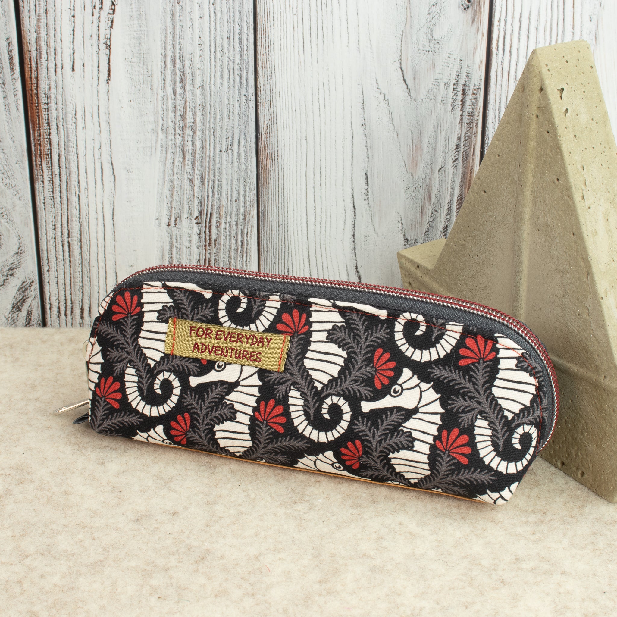 Große Lene 2.0 – Etui aus „Seahorse Garden“ Canvas von Cloud9 Fabrics