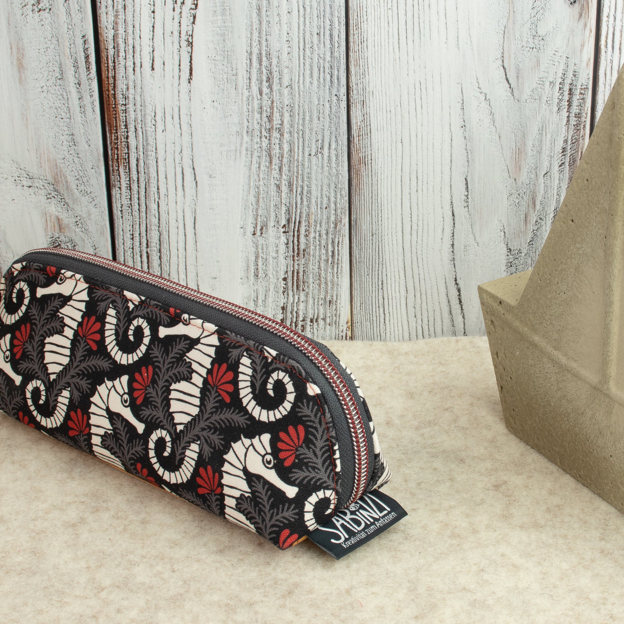 Große Lene 2.0 – Etui aus „Seahorse Garden“ Canvas von Cloud9 Fabrics