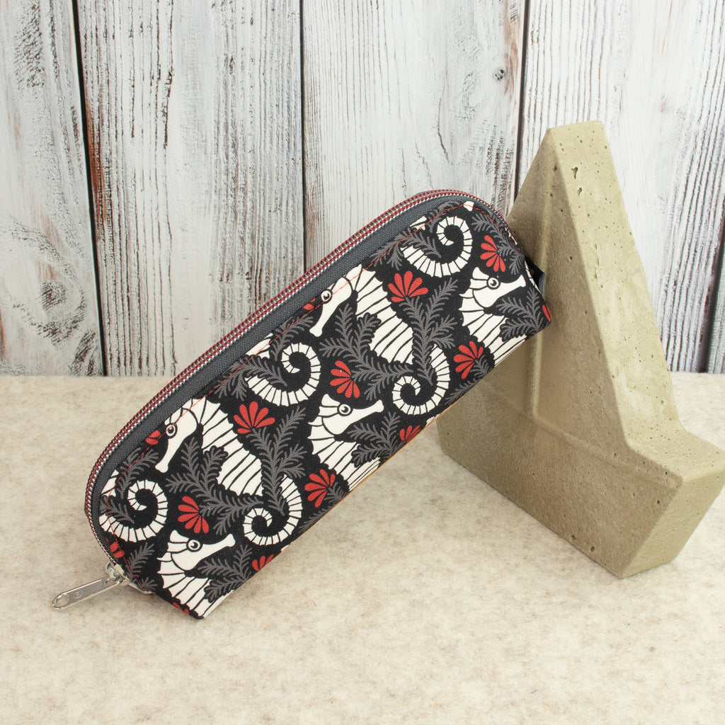Große Lene 2.0 – Etui aus „Seahorse Garden“ Canvas von Cloud9 Fabrics