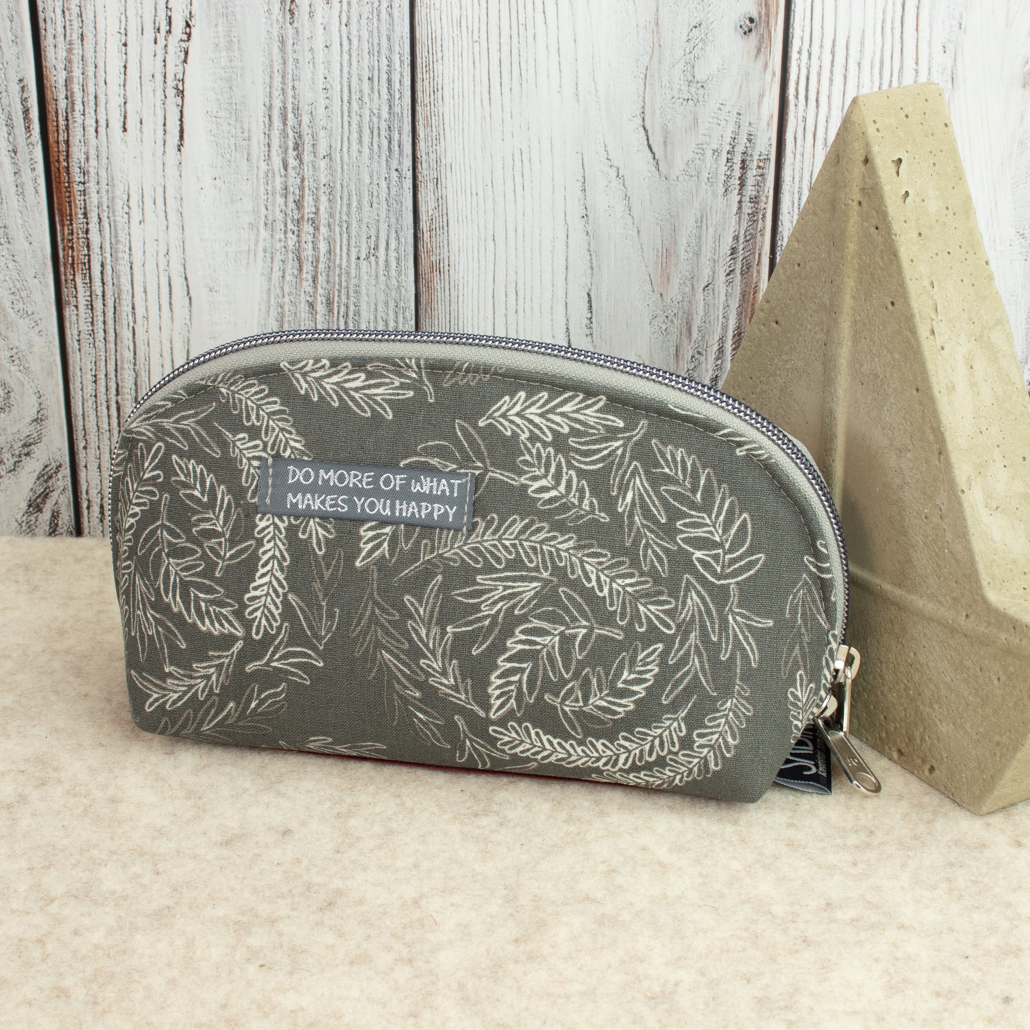 Hohe Lene 2.0 – Reißverschlusstäschchen aus InkPerfect Linen Blend in Salbeigrün