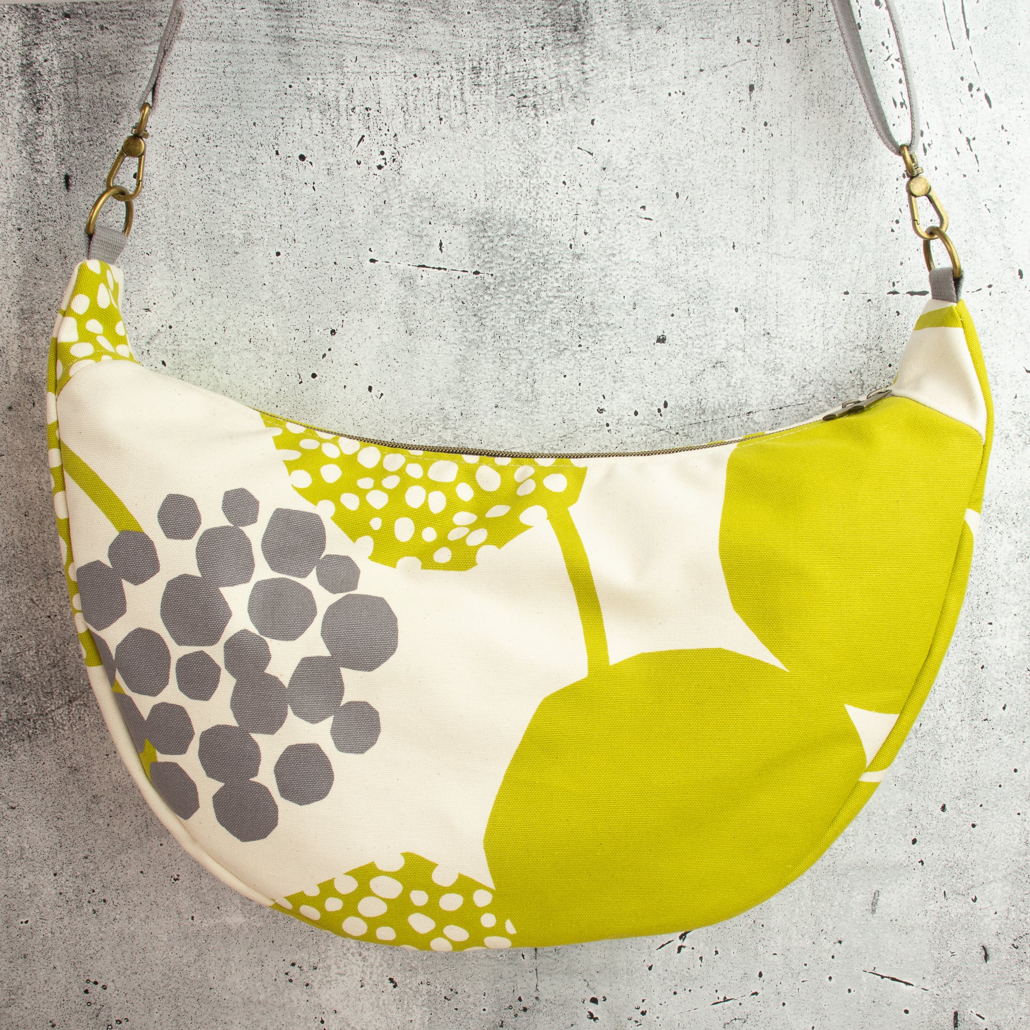Meluna XL Schultertasche aus echino Crop Heavy Canvas in Lime – Handgemachte Tasche mit abnehmbarem Gurt