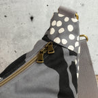 Meluna XL Schultertasche aus echino Heavy Canvas Crop in Schwarz/Grau – Handgemachte Crossbody Bag