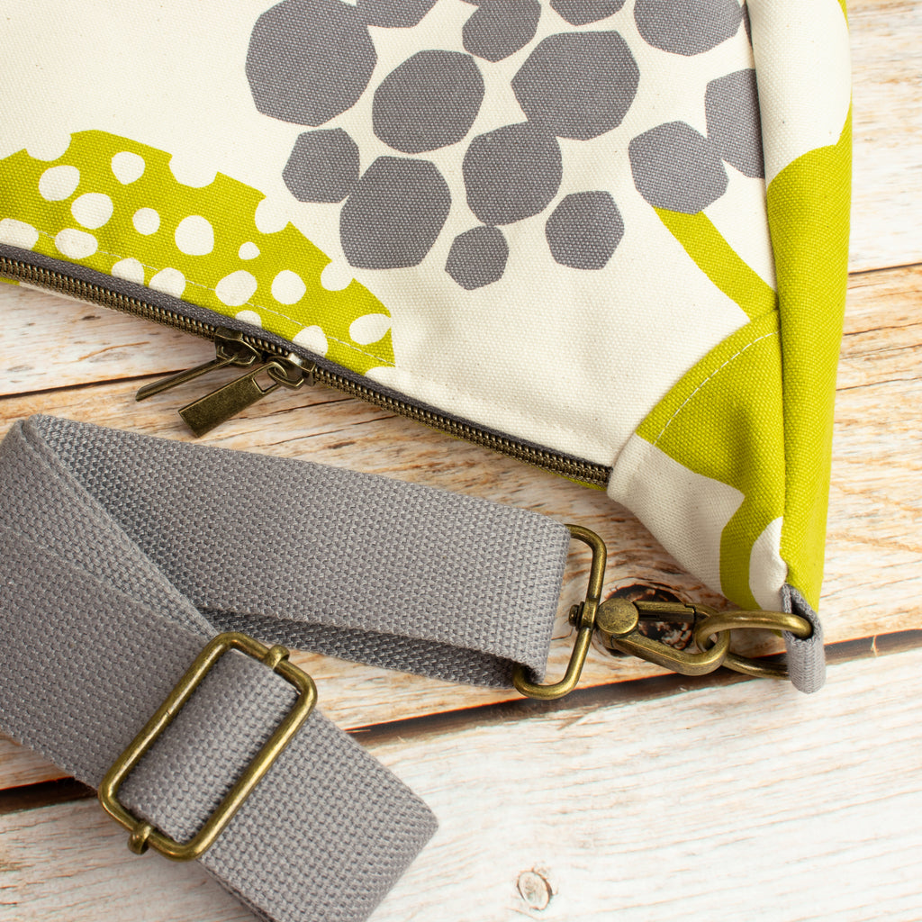 Meluna XL Schultertasche aus echino Crop Heavy Canvas in Lime – Handgemachte Tasche mit abnehmbarem Gurt