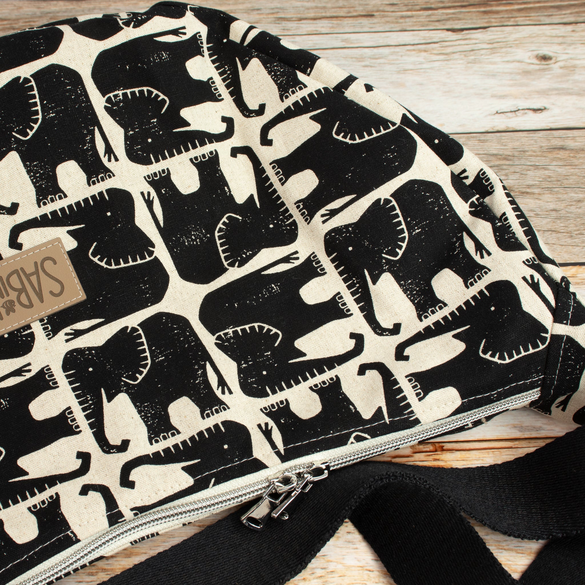 Meluna XL Schultertasche aus Rising Sun Canvas – Handgemachte Tasche mit Elefantenmotiv