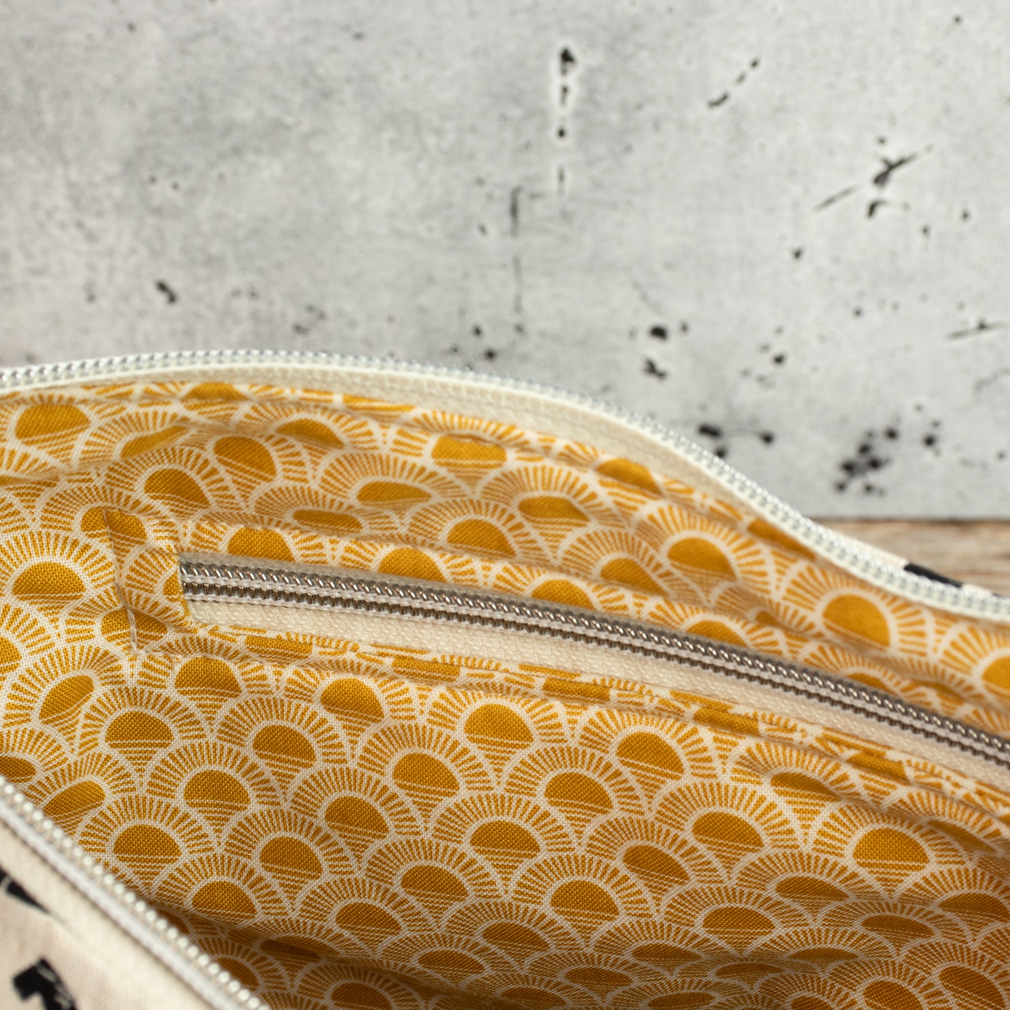 Meluna XL Schultertasche aus Rising Sun Canvas – Handgemachte Tasche mit Elefantenmotiv