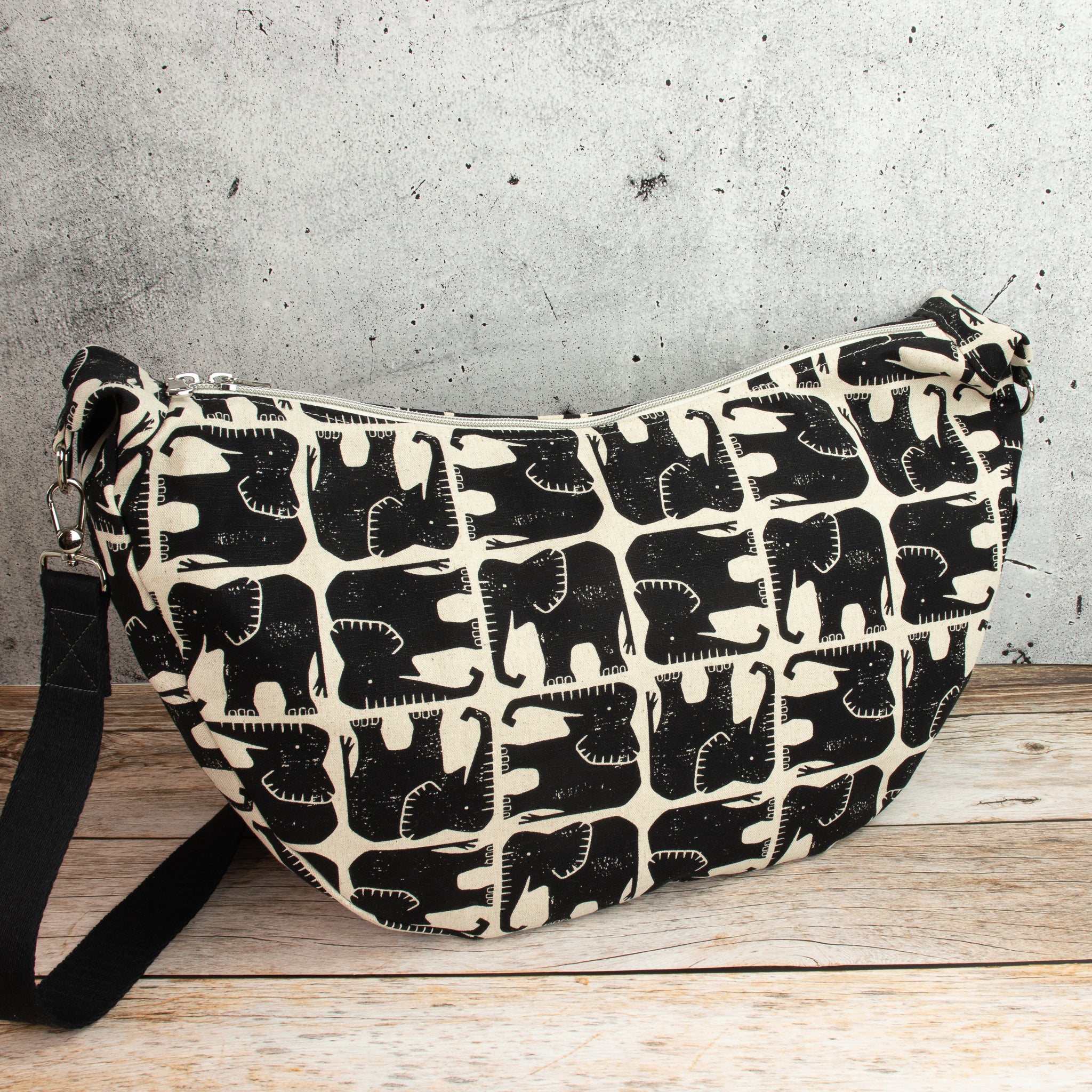 Meluna XL Schultertasche aus Rising Sun Canvas – Handgemachte Tasche mit Elefantenmotiv