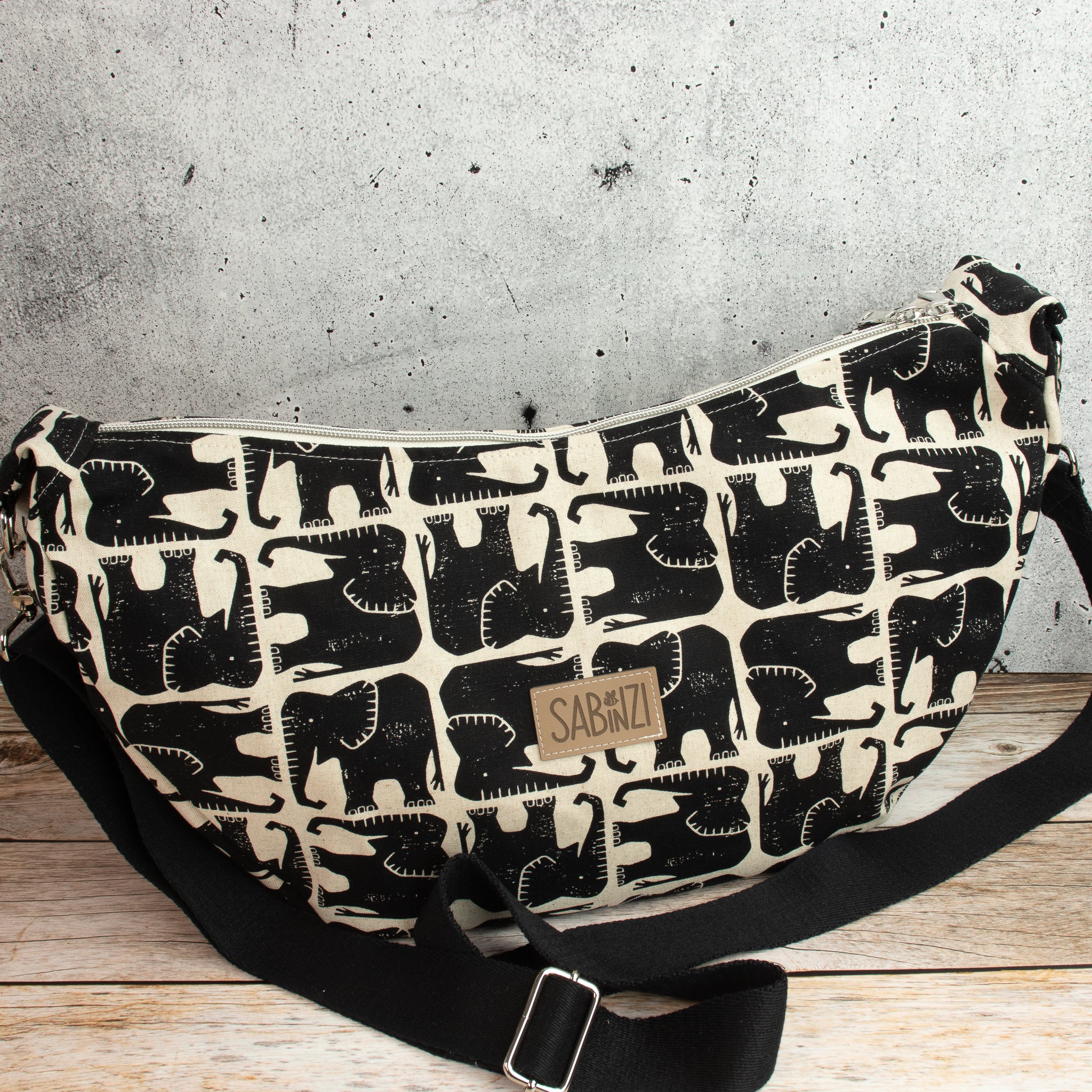 Meluna XL Schultertasche aus Rising Sun Canvas – Handgemachte Tasche mit Elefantenmotiv
