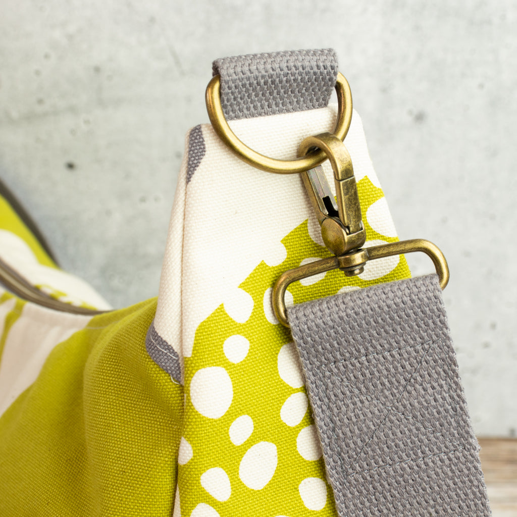 Meluna XL Schultertasche aus echino Crop Heavy Canvas in Lime – Handgemachte Tasche mit abnehmbarem Gurt