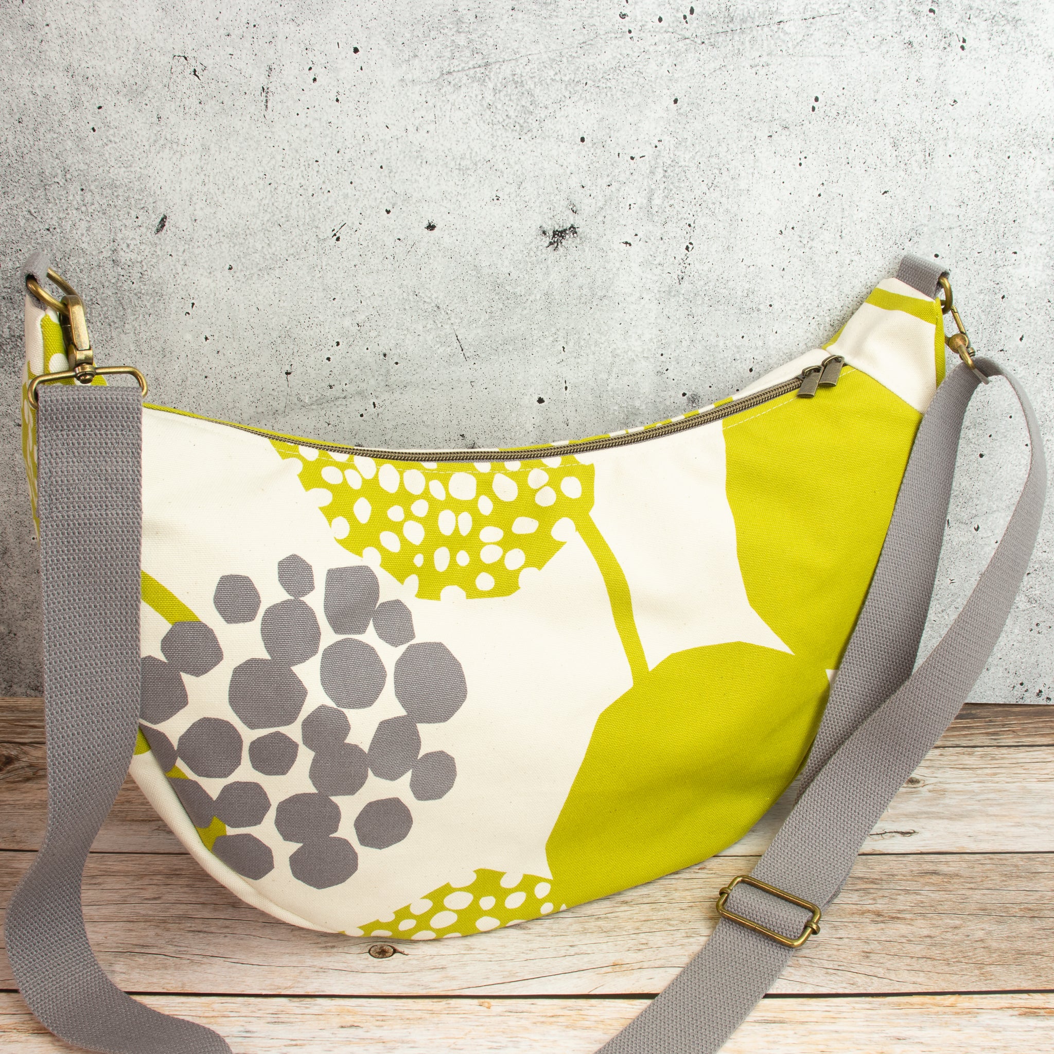 Meluna XL Schultertasche aus echino Crop Heavy Canvas in Lime – Handgemachte Tasche mit abnehmbarem Gurt