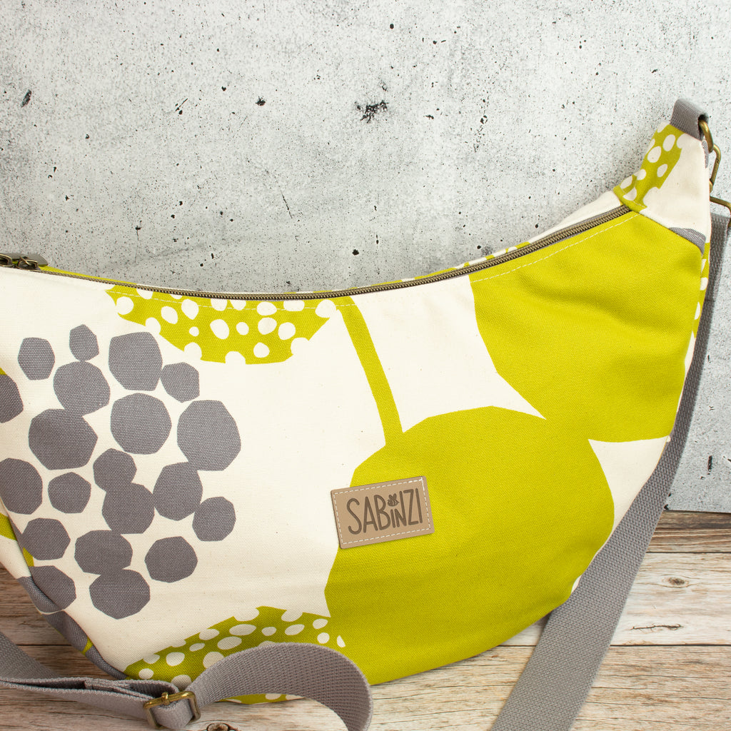 Meluna XL Schultertasche aus echino Crop Heavy Canvas in Lime – Handgemachte Tasche mit abnehmbarem Gurt