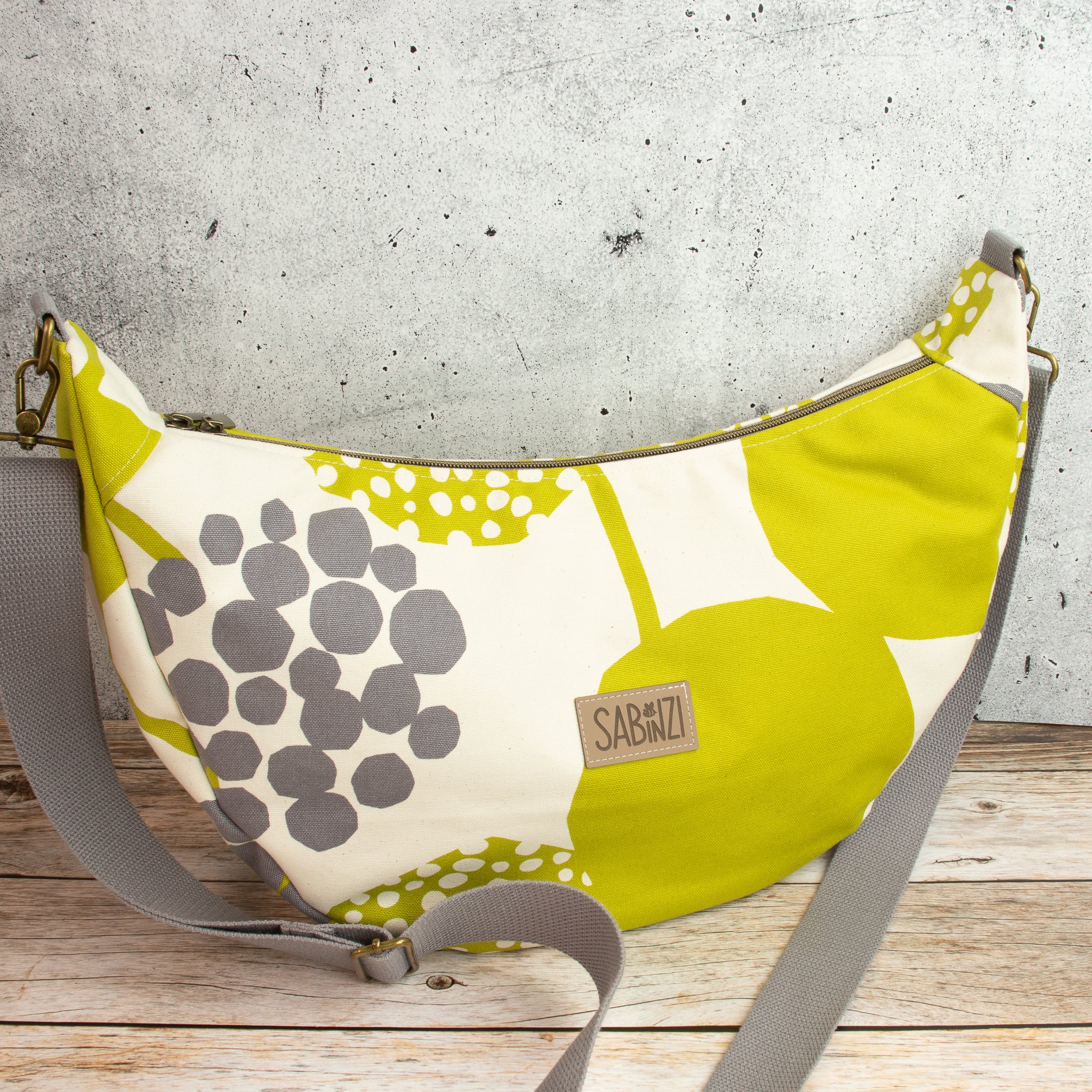 Meluna XL Schultertasche aus echino Crop Heavy Canvas in Lime – Handgemachte Tasche mit abnehmbarem Gurt