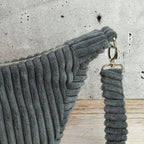 Moonbag Luna aus Cordstoff Zoom Graphite – Halbmondtasche mit Reißverschlussfach