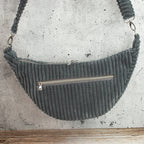 Moonbag Luna aus Cordstoff Zoom Graphite – Halbmondtasche mit Reißverschlussfach