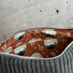 Moonbag Luna aus Cordstoff Zoom Graphite – Halbmondtasche mit Reißverschlussfach