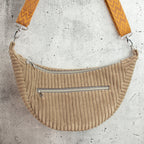 Moonbag Luna aus Cordstoff Zoom Toffee – Halbmondtasche mit gemustertem Gurtband