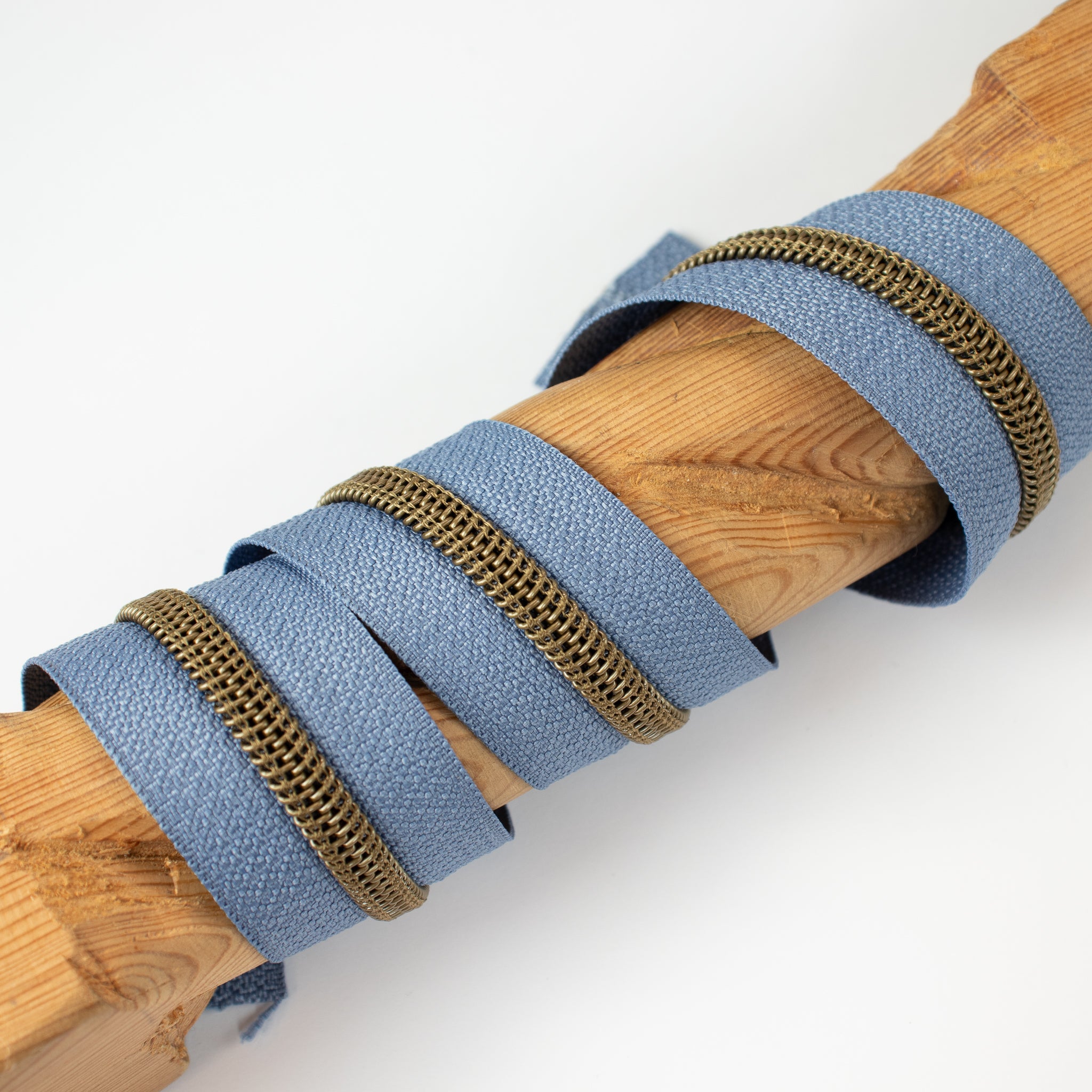 Reißverschluss „Cloudy Blue“ – ZipperZoo, metallisierte Kunststoff-Schiene, Meterware ab 0,1 m