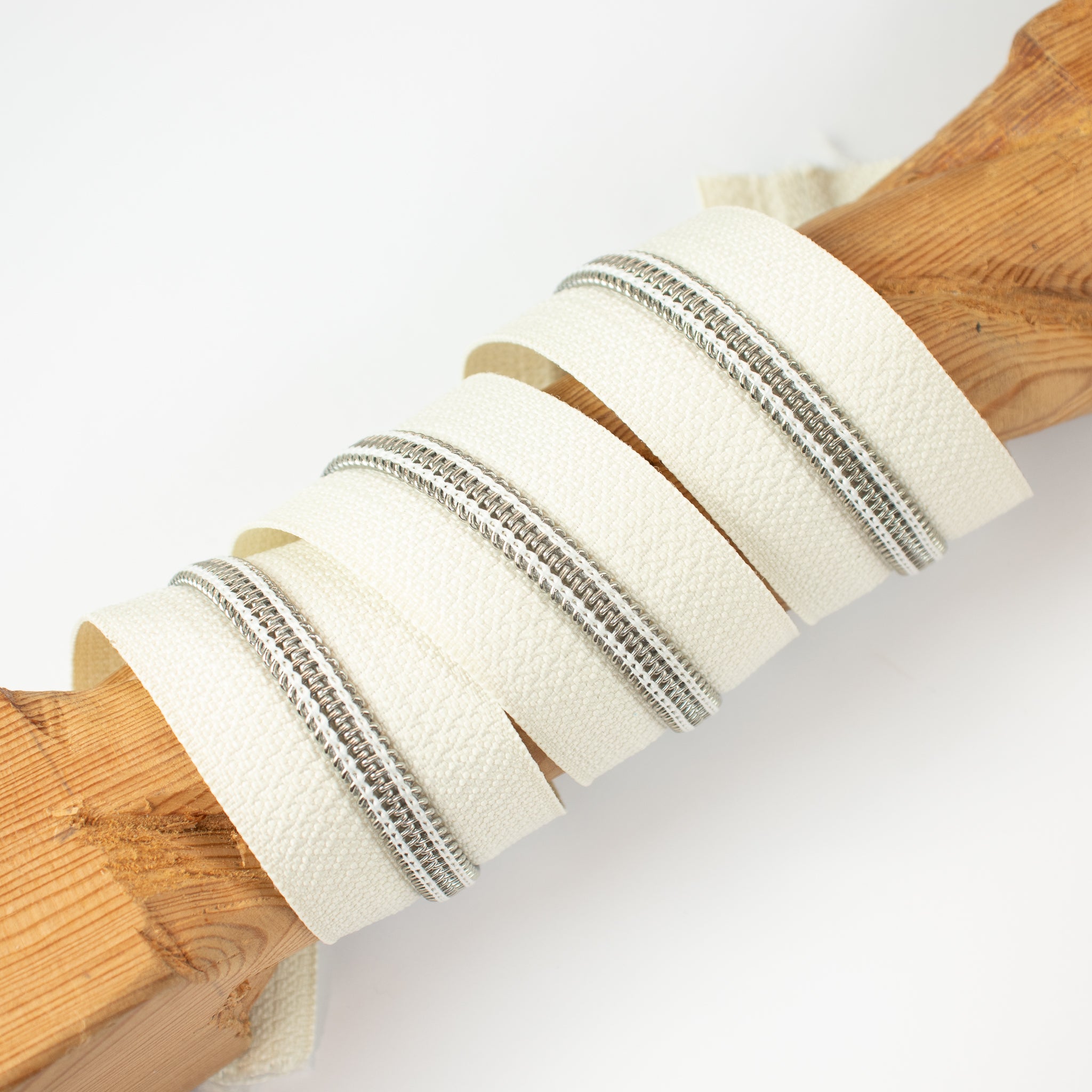 Reißverschluss „Off White“ – ZipperZoo, metallisierte Kunststoff-Schiene, Meterware ab 0,1 m