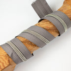 Reißverschluss „Otter Brown“ – ZipperZoo, metallisierte Kunststoff-Schiene, Meterware ab 0,1 m