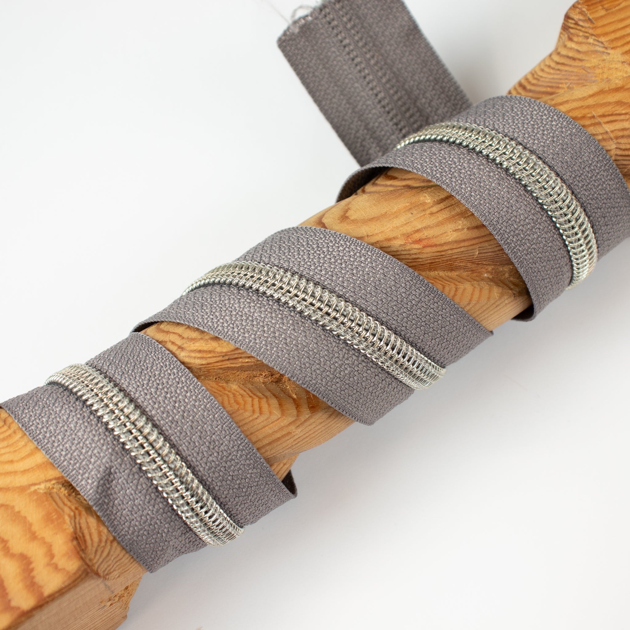 Reißverschluss „Otter Brown“ – ZipperZoo, metallisierte Kunststoff-Schiene, Meterware ab 0,1 m