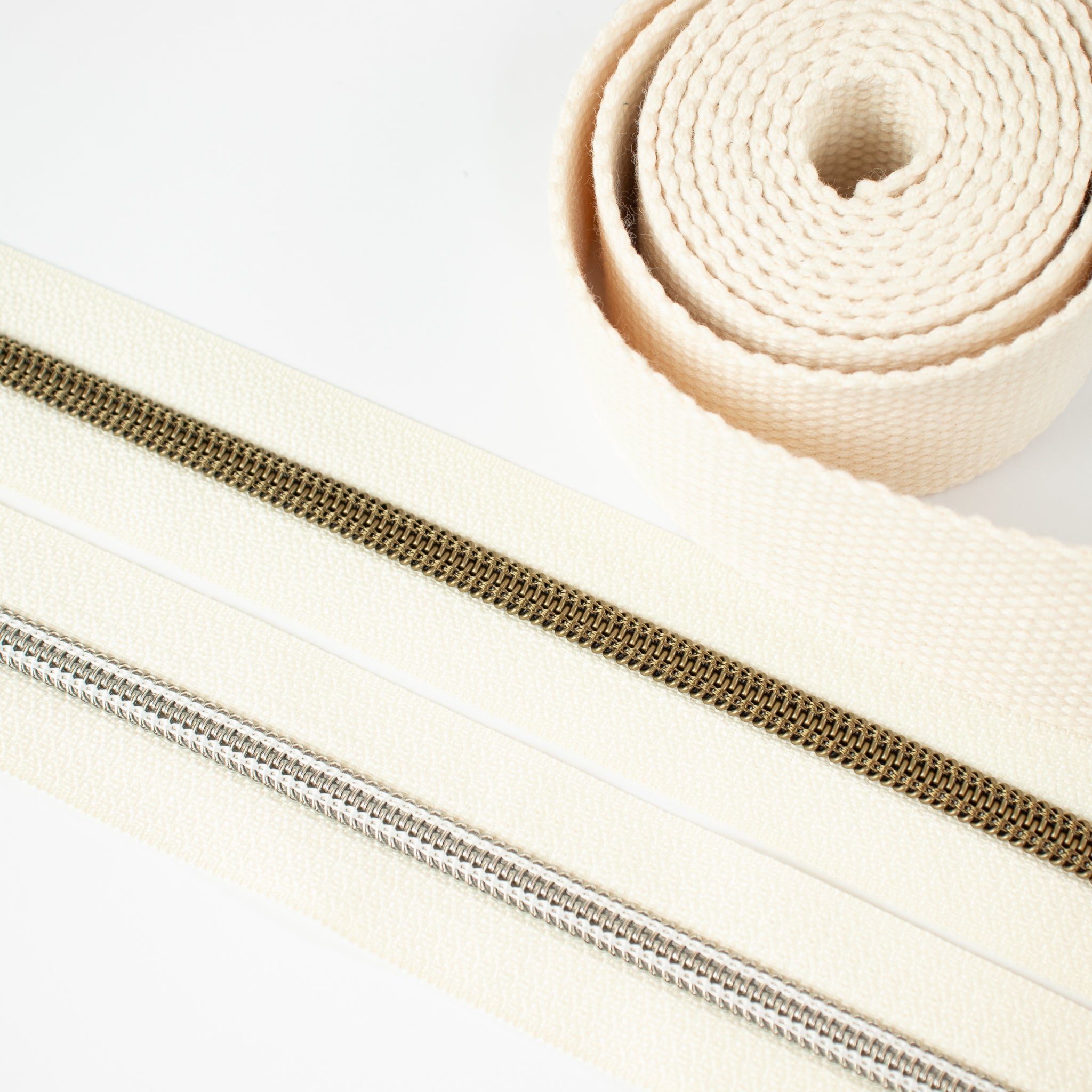 Reißverschluss „Off White“ – ZipperZoo, metallisierte Kunststoff-Schiene, Meterware ab 0,1 m